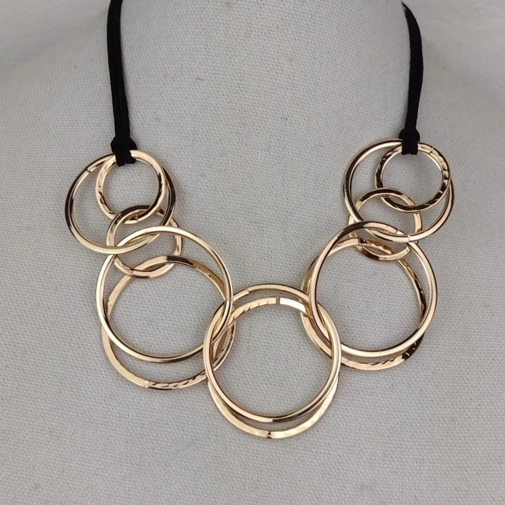 Vibrant Gold Multi-Ring Chain Link Double Layer Black Leather Choker Necklace